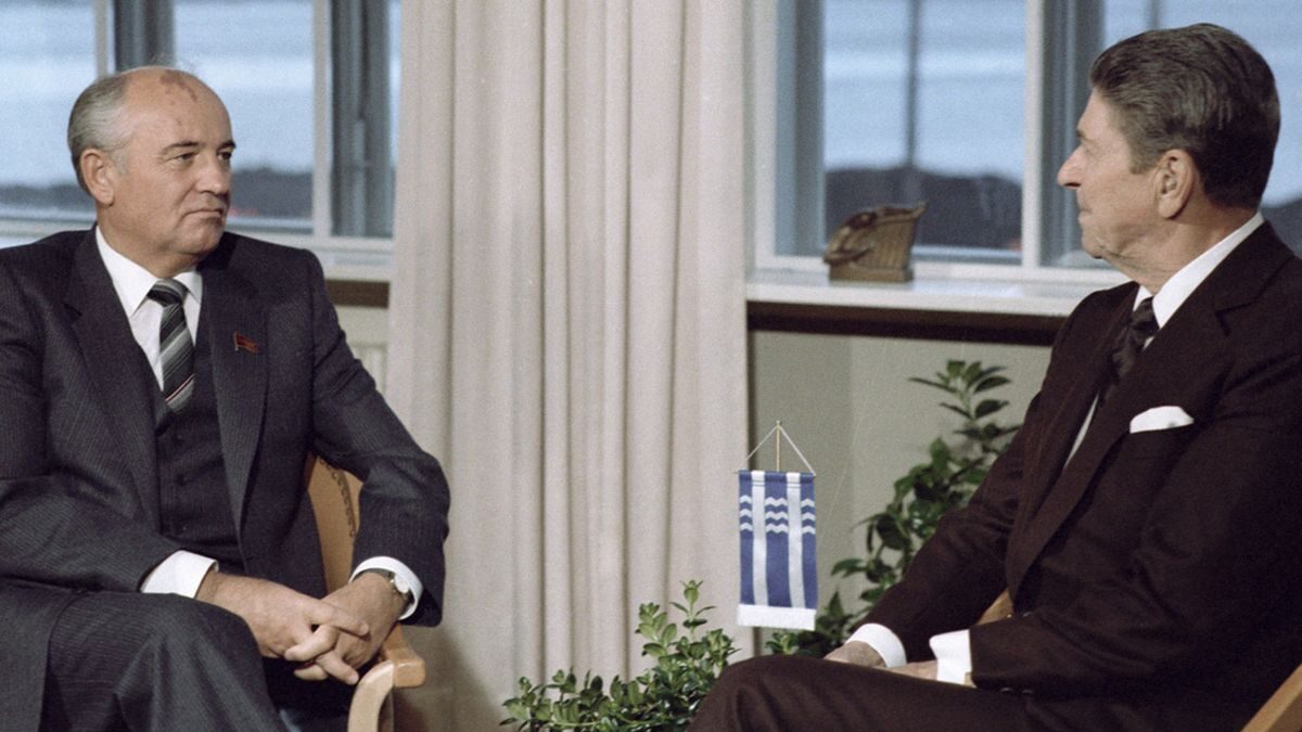 Michael Douglas e Christoph Waltz saranno Reagan e Gorbachev in una miniserie