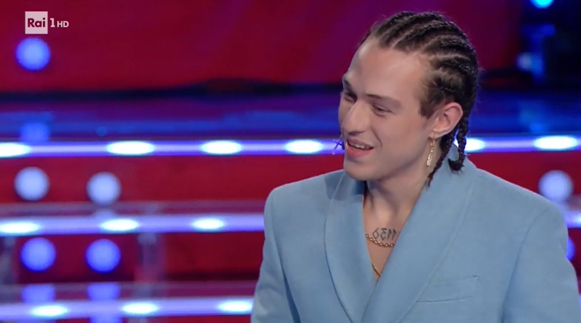 Sanremo 2021, la conferenza di Irama in diretta: il cantante spiega cos’è successo
