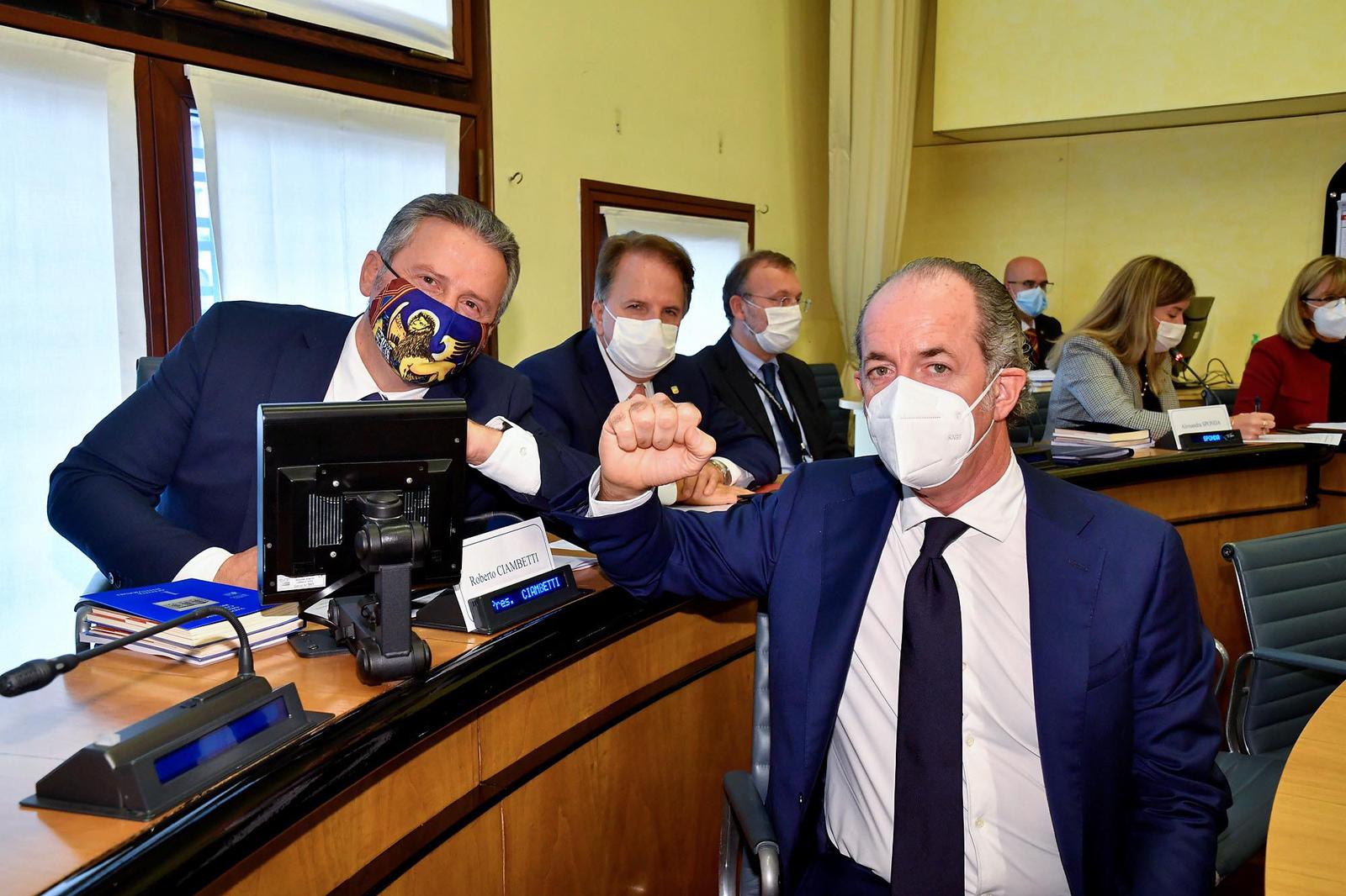 Zaia lancia un appello ai cittadini: “Vi chiede di restare a casa”