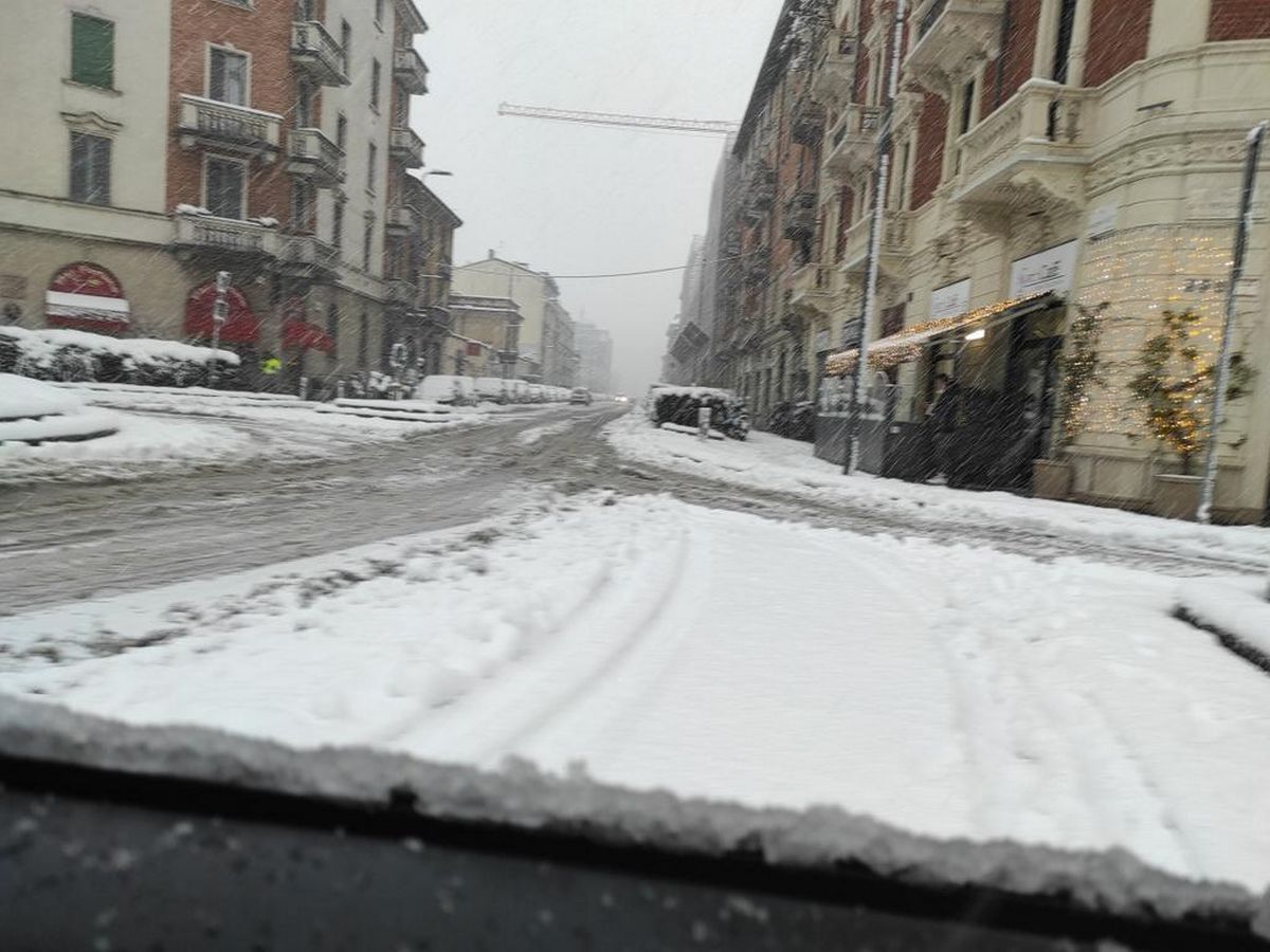 Neve in tutto il Nord Italia, disagi a Milano