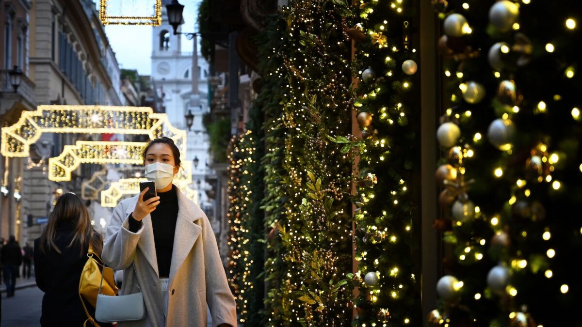 COVID-19, l’ISS contro l’allentamento delle misure a Natale. Brusaferro: “Serve ogni sforzo”