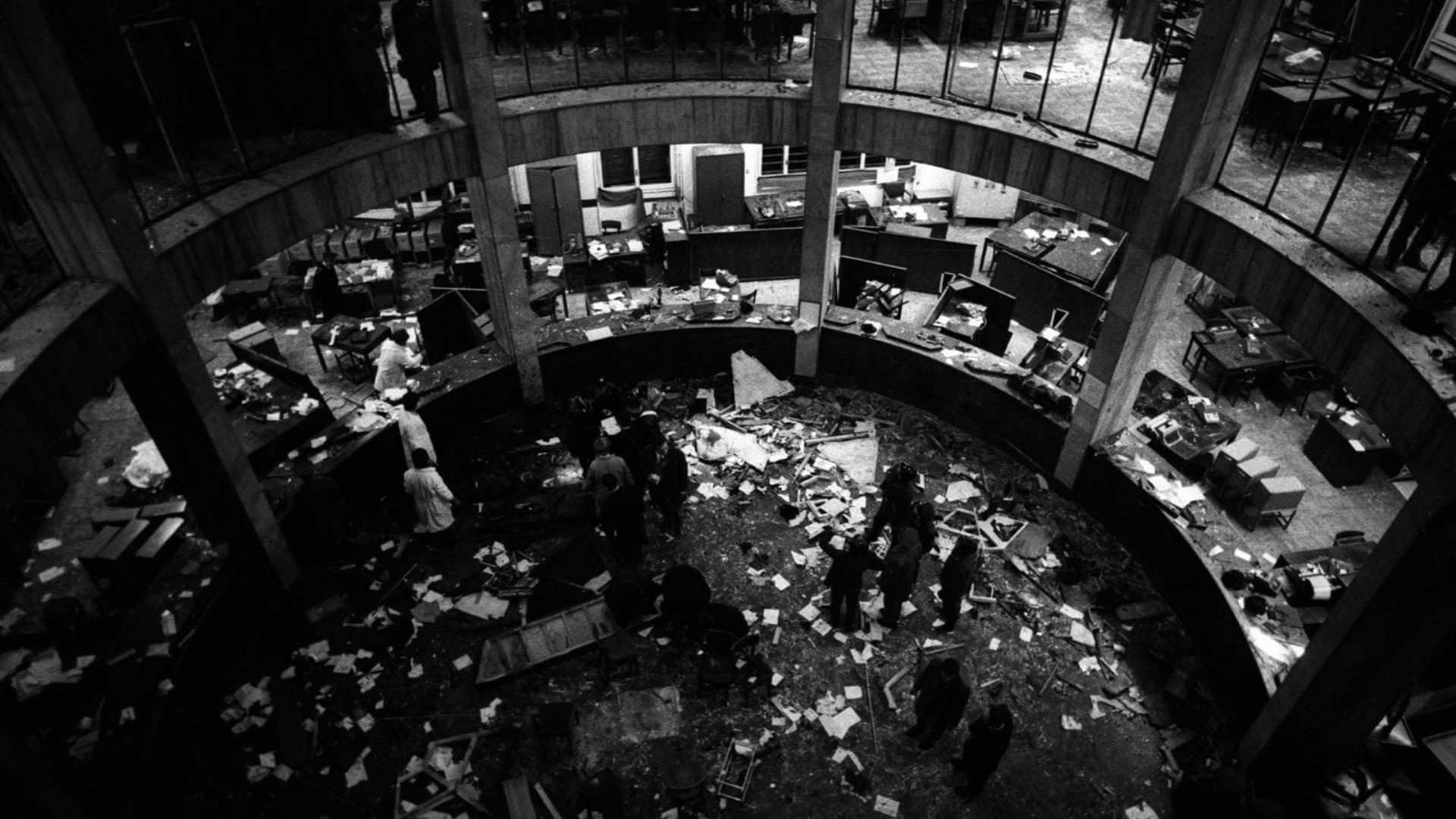 51 anni fa la strage di Piazza Fontana. Mattarella: “Vite spezzate al cinico scopo di seminare paura”