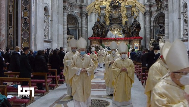 Natale 2020, le messe tra mascherine e distanziamento