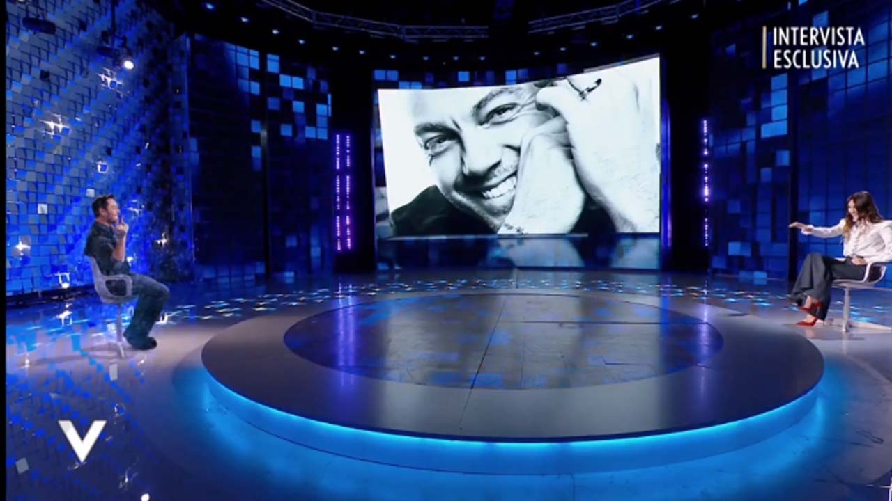 Verissimo ‘copia’ Oprah: Silvia Toffanin intervista Tiziano Ferro in studio… o quasi