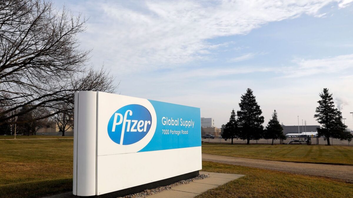 USA, via libera al vaccino Pfizer-BioNTech. Prime somministrazioni entro 24 ore