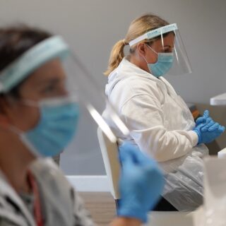 vaccino covid o convinci o costringi - massimogalli