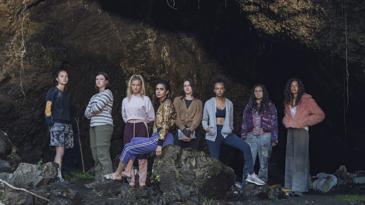 The Wilds, la recensione in anteprima della serie tv di Prime Video: un young adult mascherato da novità