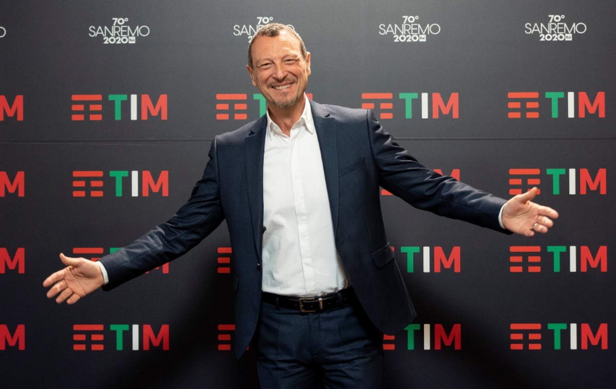 Sanremo 2021, Amadeus fa retromarcia e non lascia il Festival