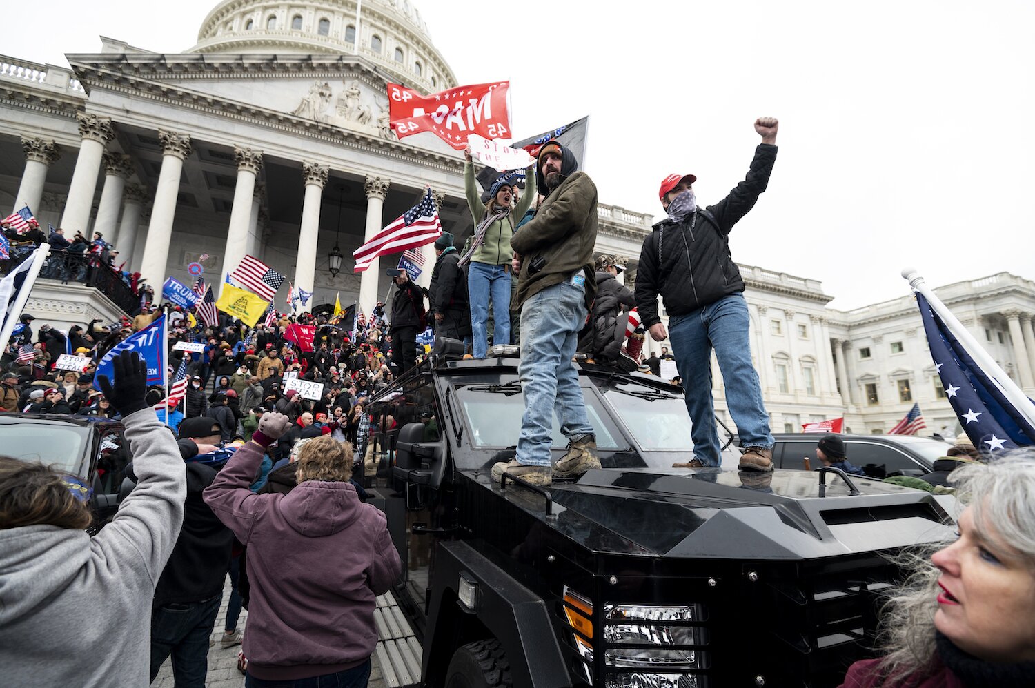 USA, i sostenitori di Trump assaltano il Campidoglio