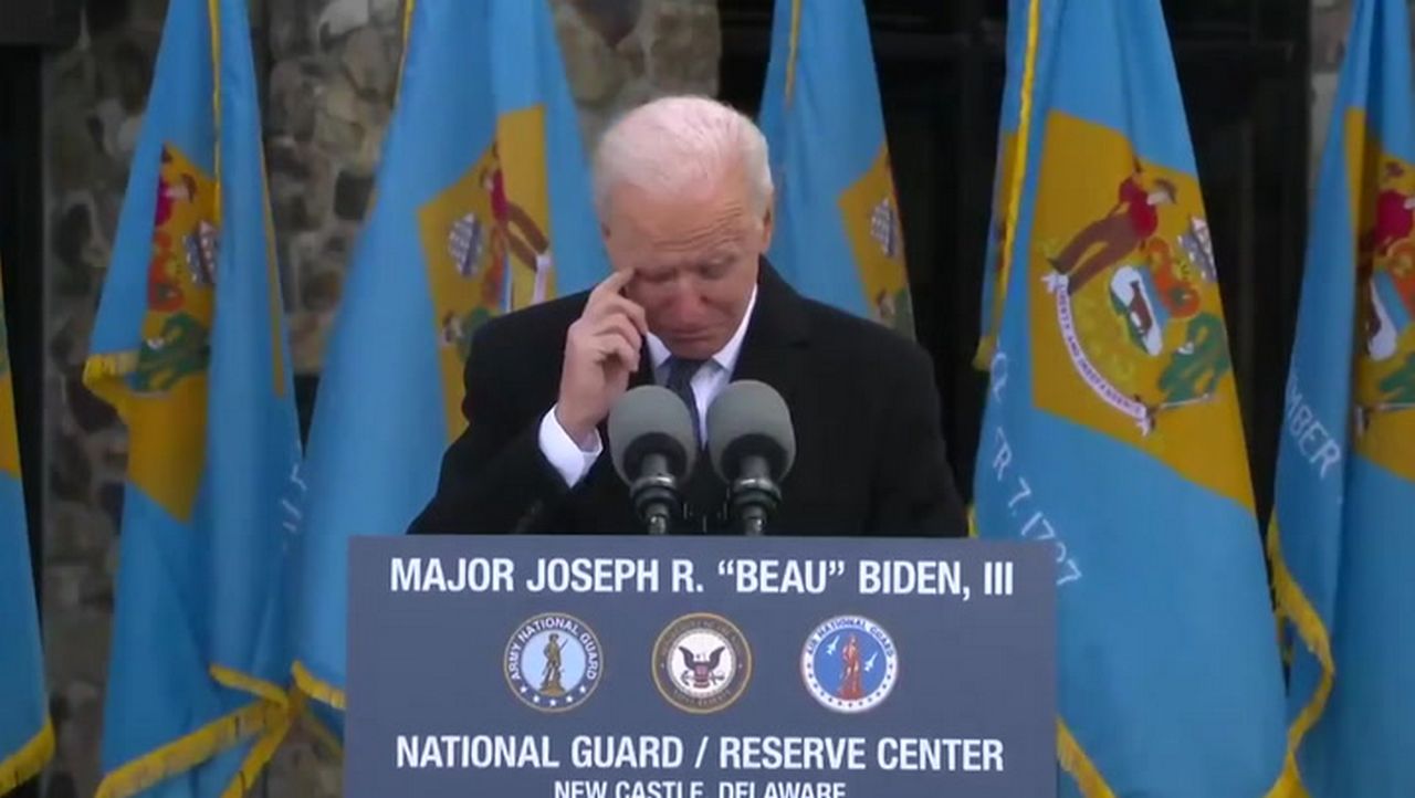 Biden prima del giuramento ricorda il figlio e si commuove  (VIDEO)