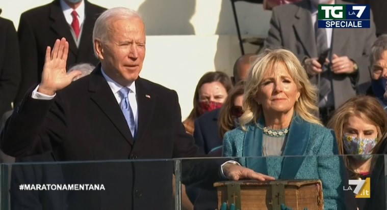 Insediamento Biden, la tv esalta una liturgia pubblica senza pubblico