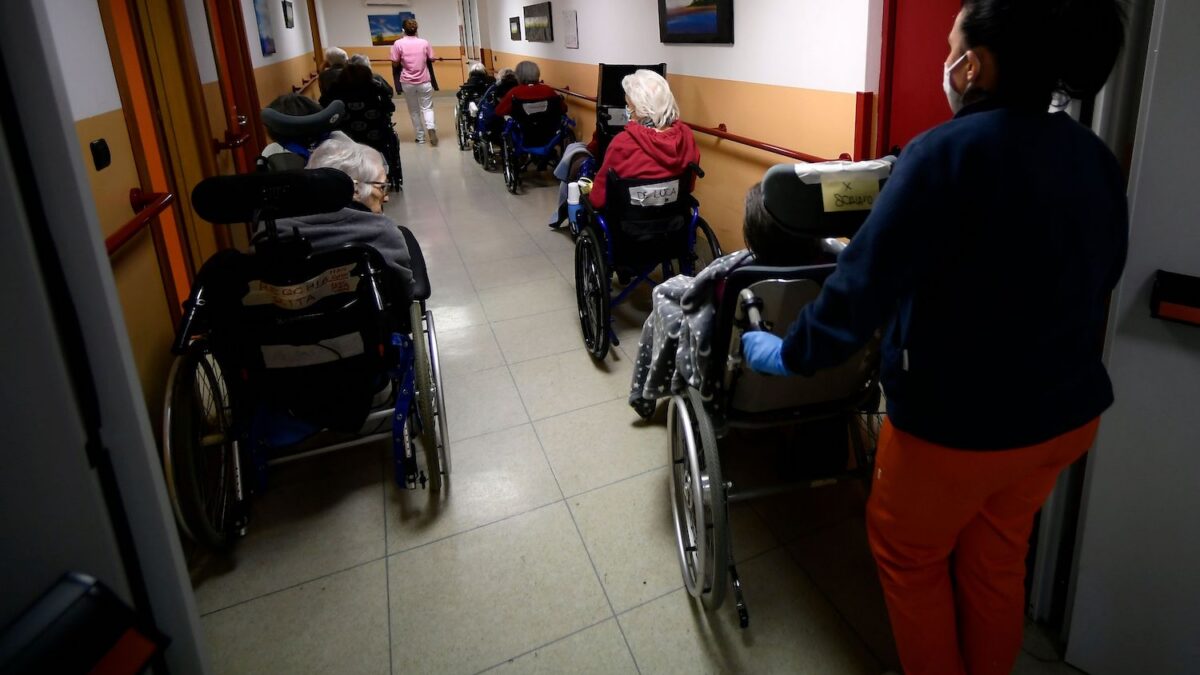 Bolzano anticipa il vaccino agli over 80: scarsa adesione tra gli operatori sanitari