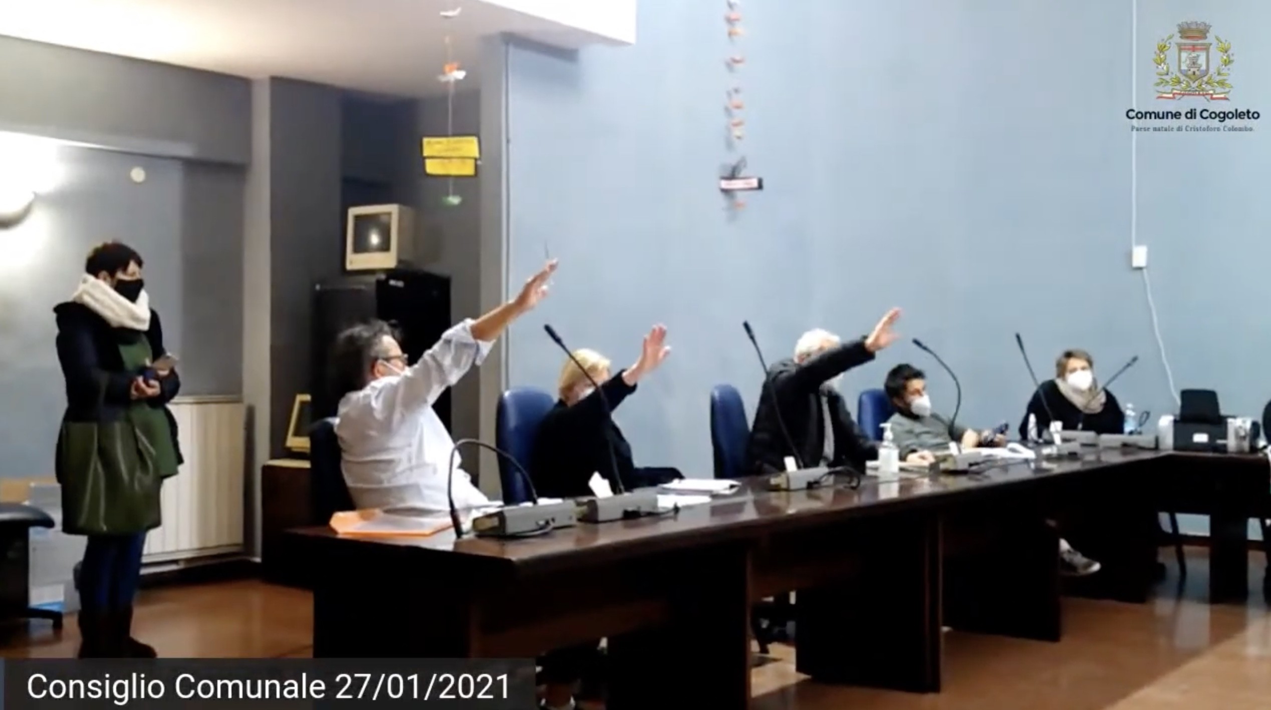 Saluto romano in consiglio comunale a Cogoleto nel Giorno della Memoria