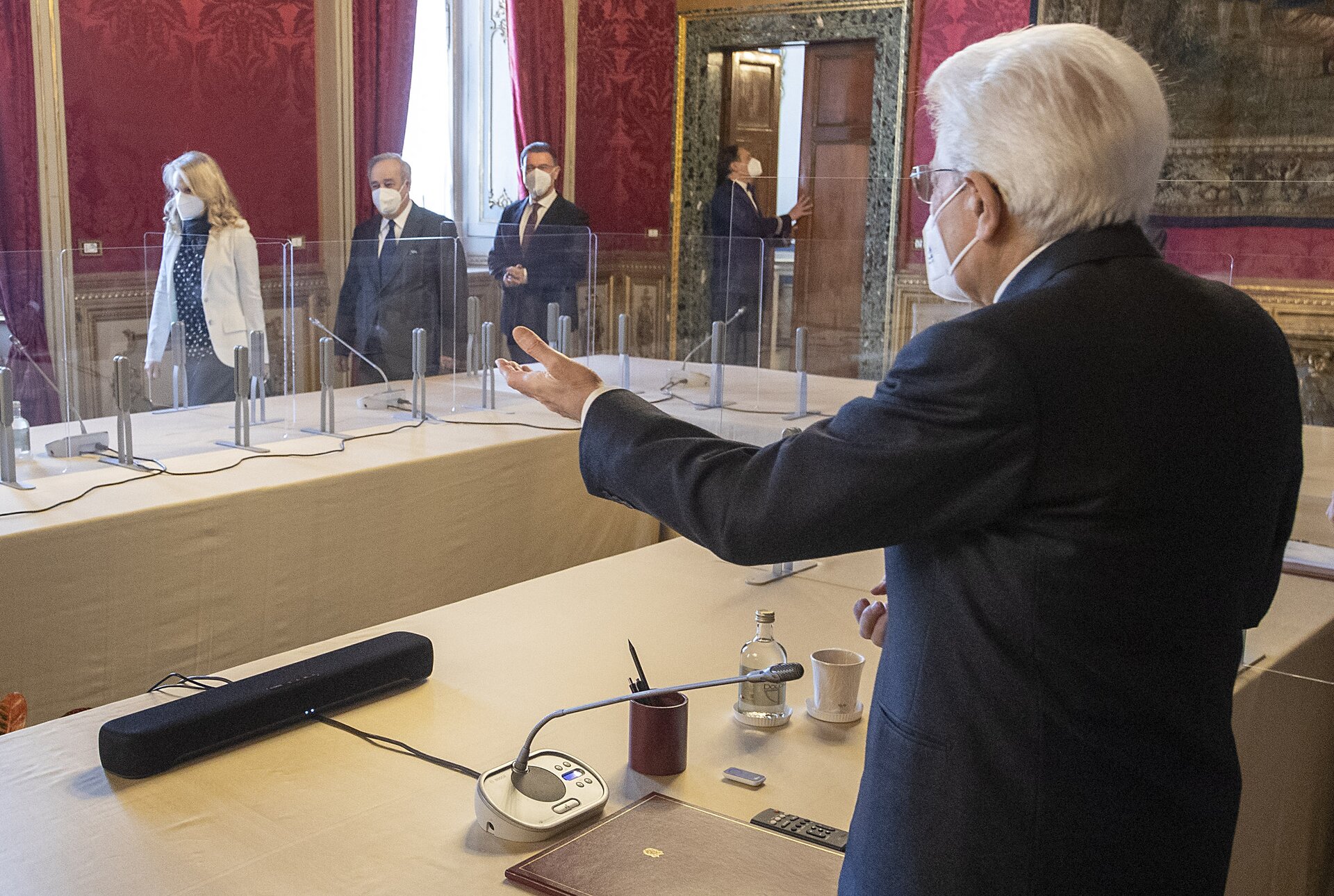 Le consultazioni in pandemia: due sale, plexiglas e giornalisti estratti a sorte