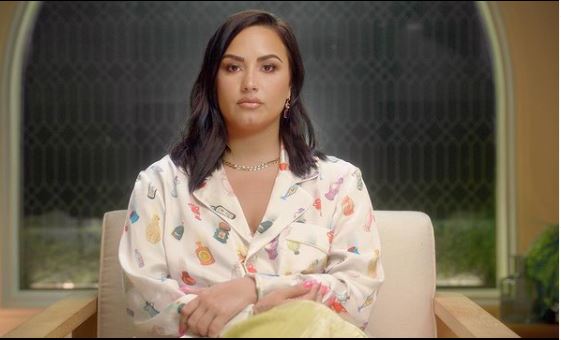 Dancing with the devil, Demi Lovato: le tentazioni dell’alcol e della droga diventano un pericoloso ballo col diavolo (video)