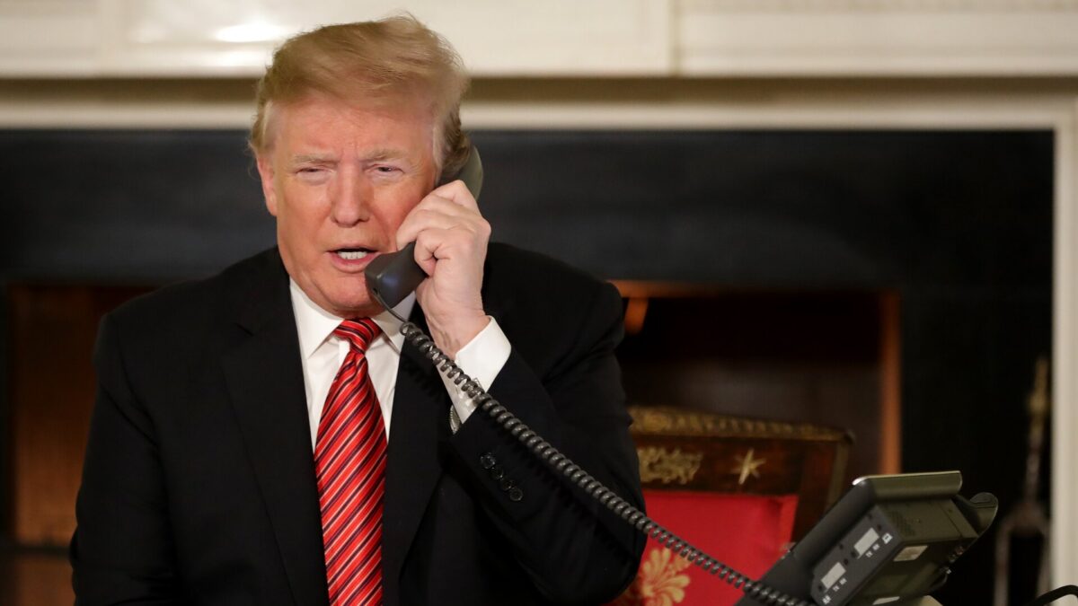 Trump al segretario di Stato della Georgia: “Trovami i voti per vincere” (l’audio)