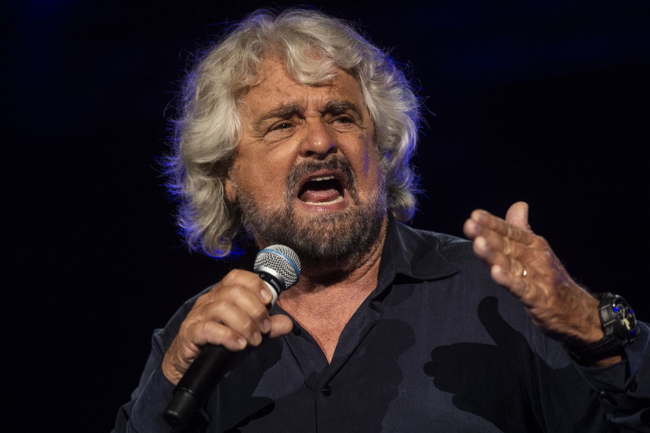 Grillo attacca Renzi tramite Cicerone: “Vattene e porta via tutti i tuoi”