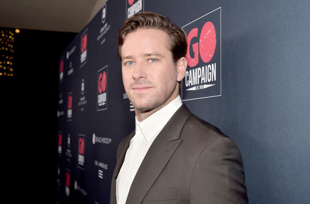 Armie Hammer travolto da un presunto scandalo costretto a lasciare la serie The Offer sulla realizzazione del Padrino