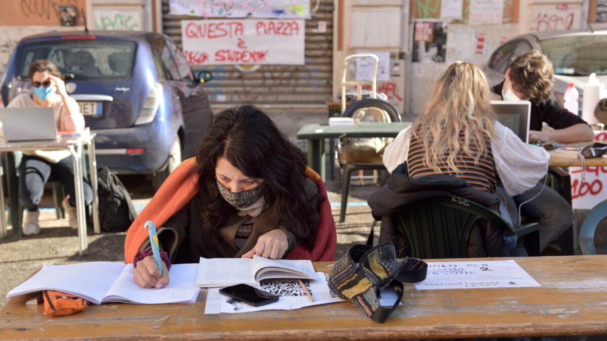 Scuola, alcune Regioni prorogano la Dad. ISS: “Impatto della chiusura ancora poco chiaro”