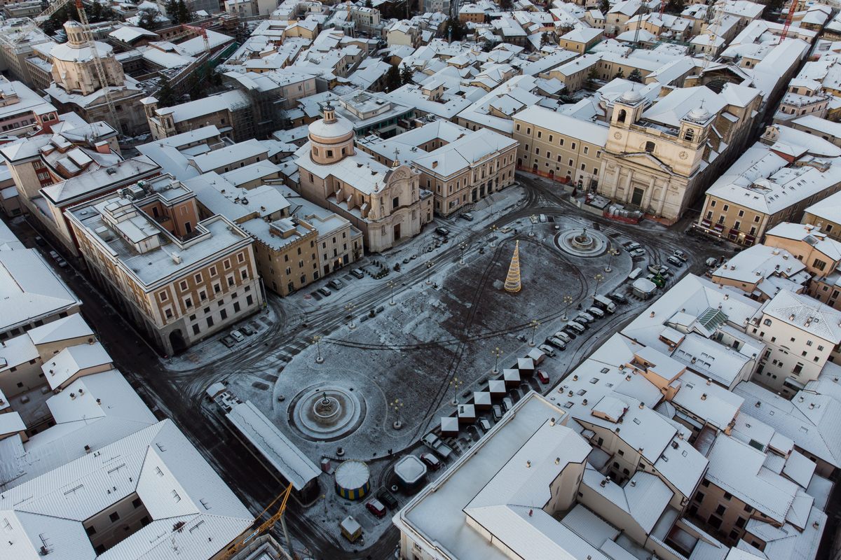 Neve a L’Aquila: le suggestive foto dal drone