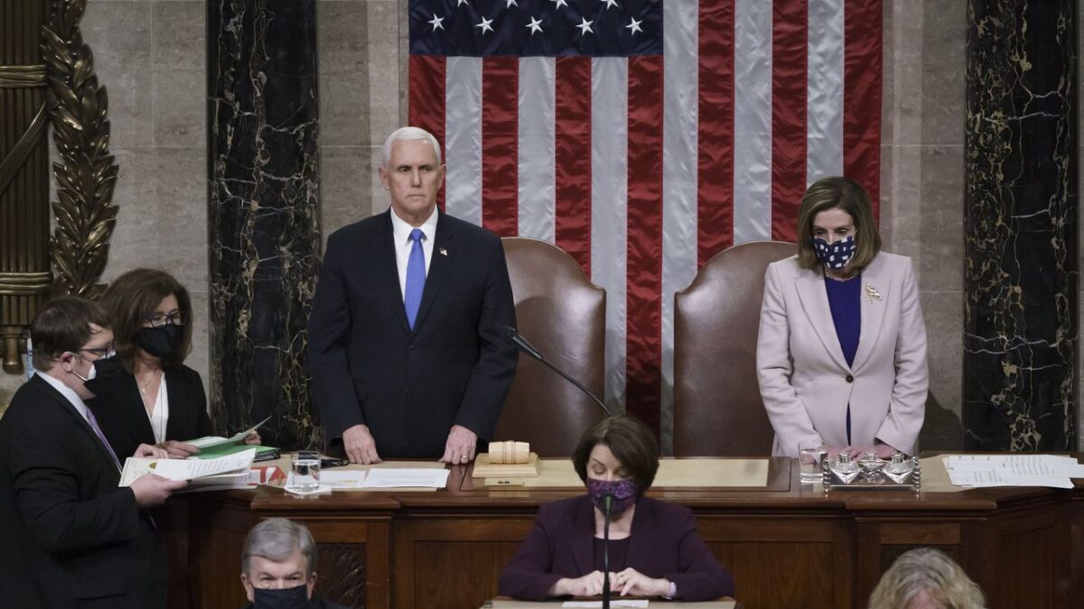Congresso certifica la vittoria di Biden, Trump riconosce fine suo mandato