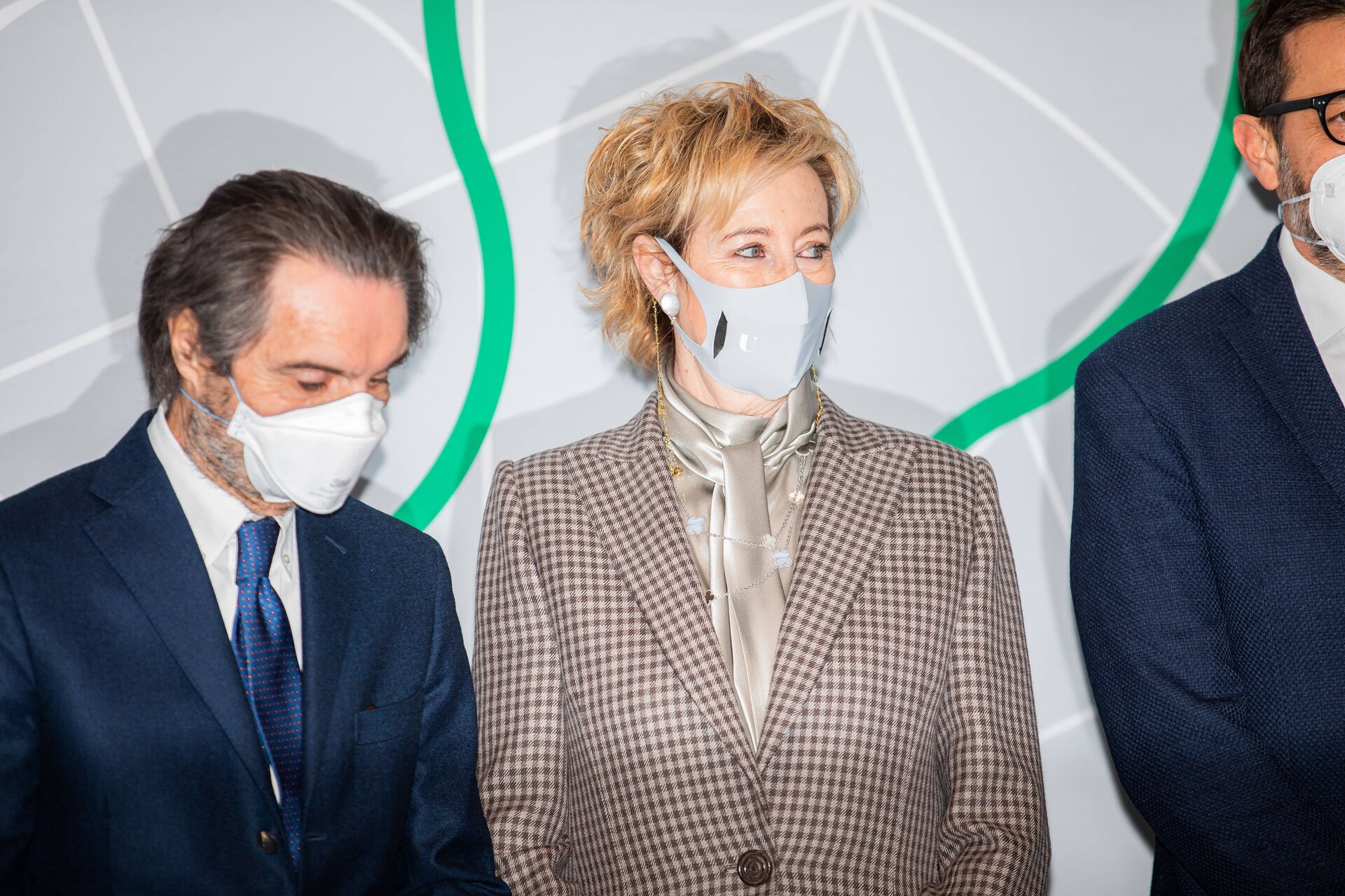 Regione Lombardia, errore nei dati: torna in zona arancione. Confesercenti stima 600 milioni di perdita