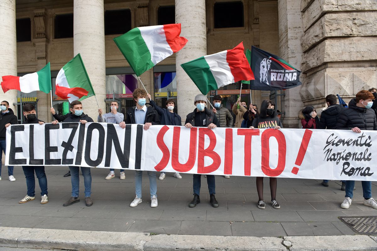 I giovani di destra in piazza per chiedere “elezioni subito”