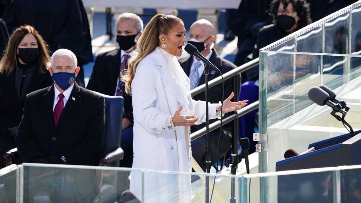 Jennifer Lopez criticata per l’esibizione all’insediamento di Joe Biden: ecco perché