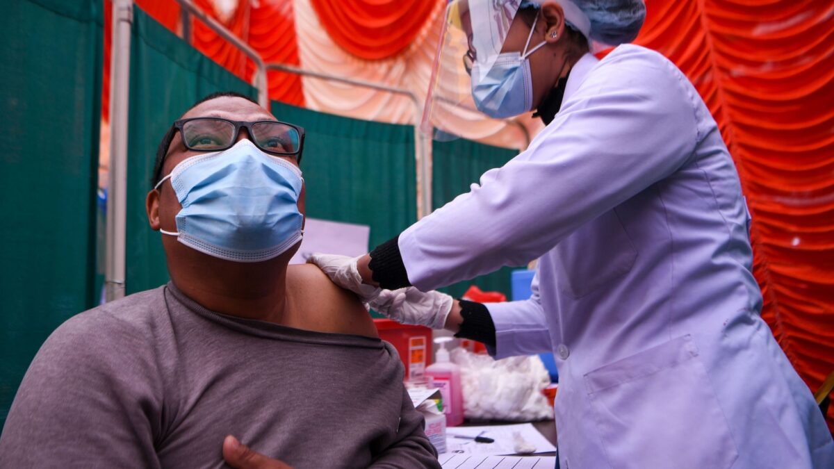 Coronavirus: 15.204 nuovi casi su 293mila tamponi, 467 decessi