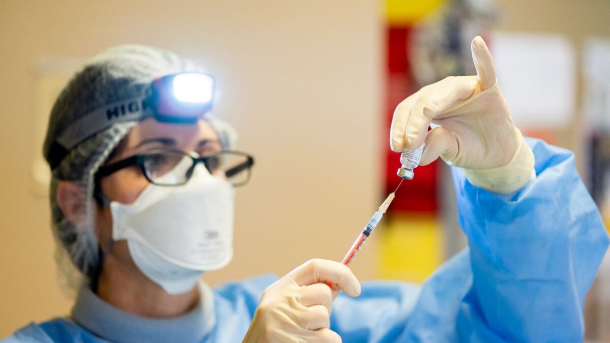Prenotazioni vaccini regione per regione: il calendario