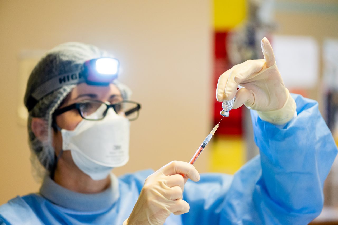 Prenotazioni vaccini regione per regione: il calendario
