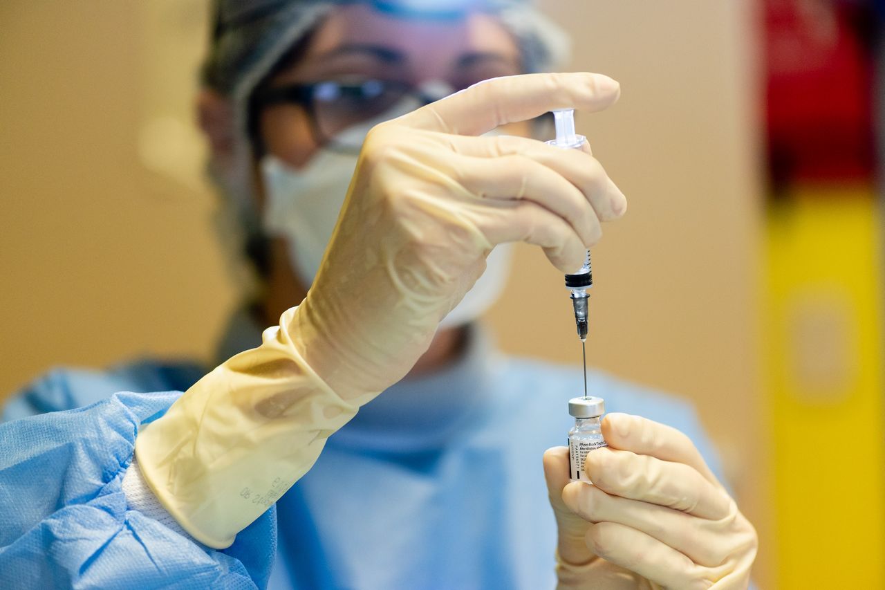 Vaccini: a chi sono andate 400mila dosi se non a sanitari e categorie a rischio?