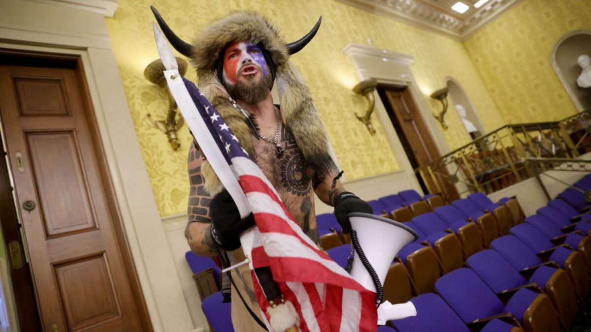 Assalto al Congresso USA: arrestati Jake Angeli e altri due “Trump boys”