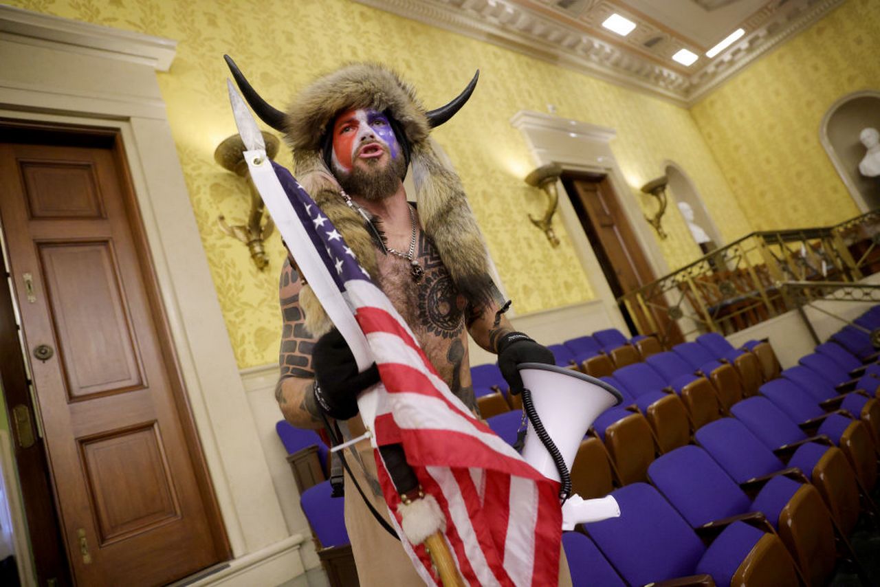 Assalto al Congresso USA: arrestati Jake Angeli e altri due “Trump boys”