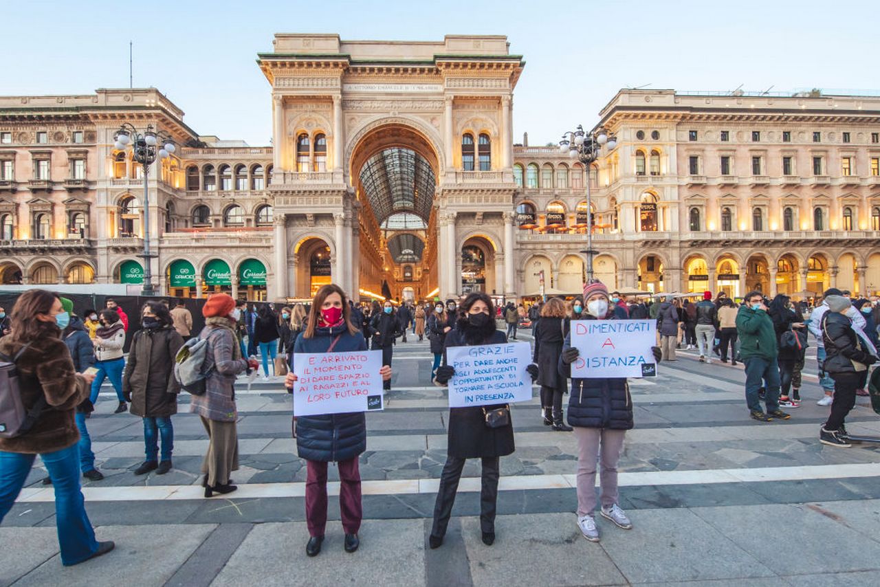 Caos scuola: 14 regioni rinviano la riapertura