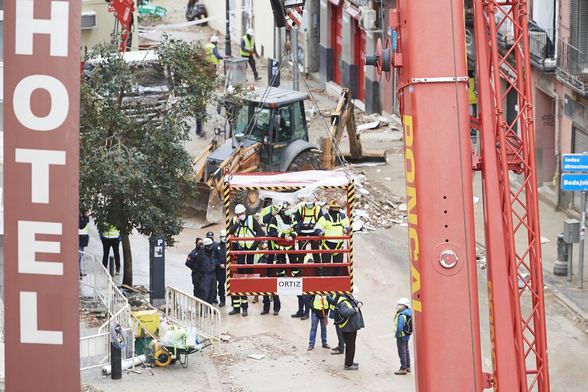 Esplosione a Madrid per una fuga di gas, almeno due vittime