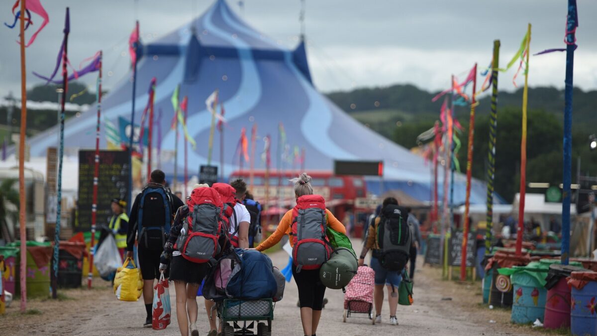Glastonbury 2021 cancellato a causa del Covid-19: è ufficiale