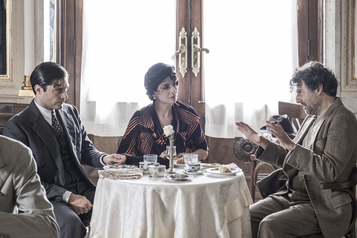 Le foto de Il Commissario Ricciardi, la fiction di Raiuno