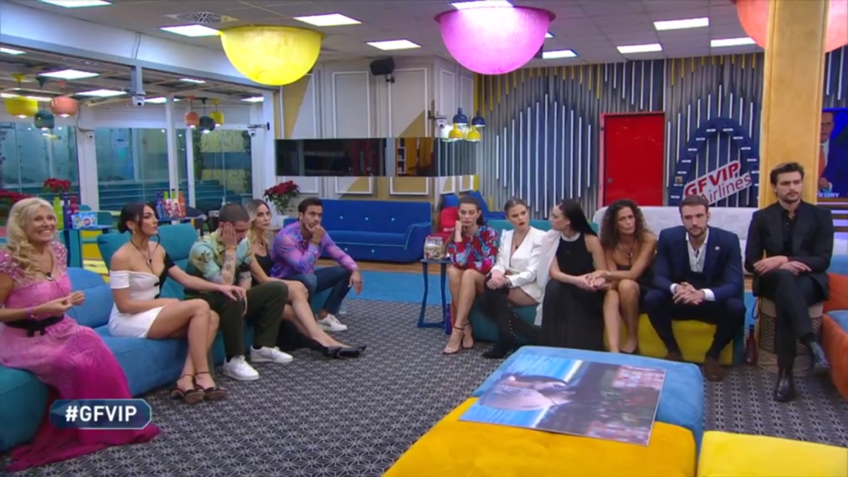 Grande Fratello VIP, Alfonso Signorini comunica l’ulteriore allungamento del reality (video)