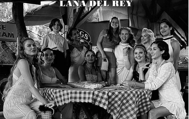 Lana Del Rey svela la cover e la tracklist di ‘Chemtrails Over The Country Club’