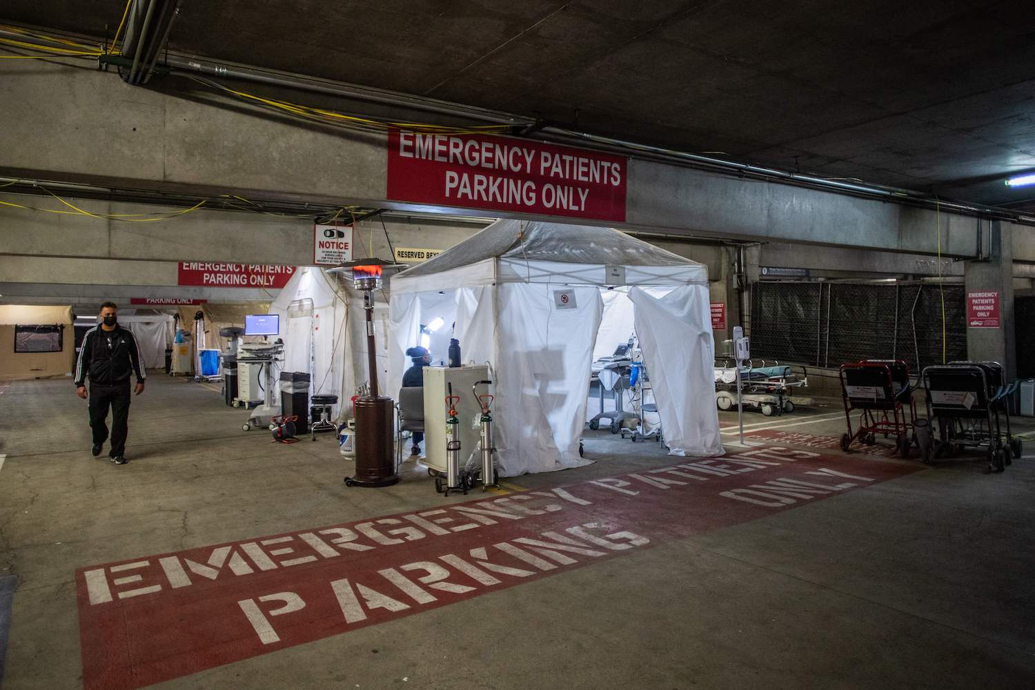 Los Angeles in grave emergenza COVID-19: ambulanze costrette a selezionare i pazienti