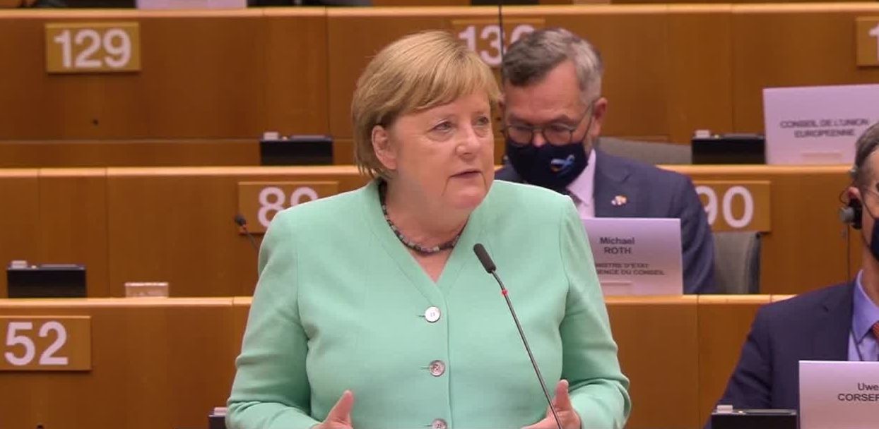 Germania, dietrofront sul lockdown a Pasqua. Merkel: “Errore mio, chiedo scusa”