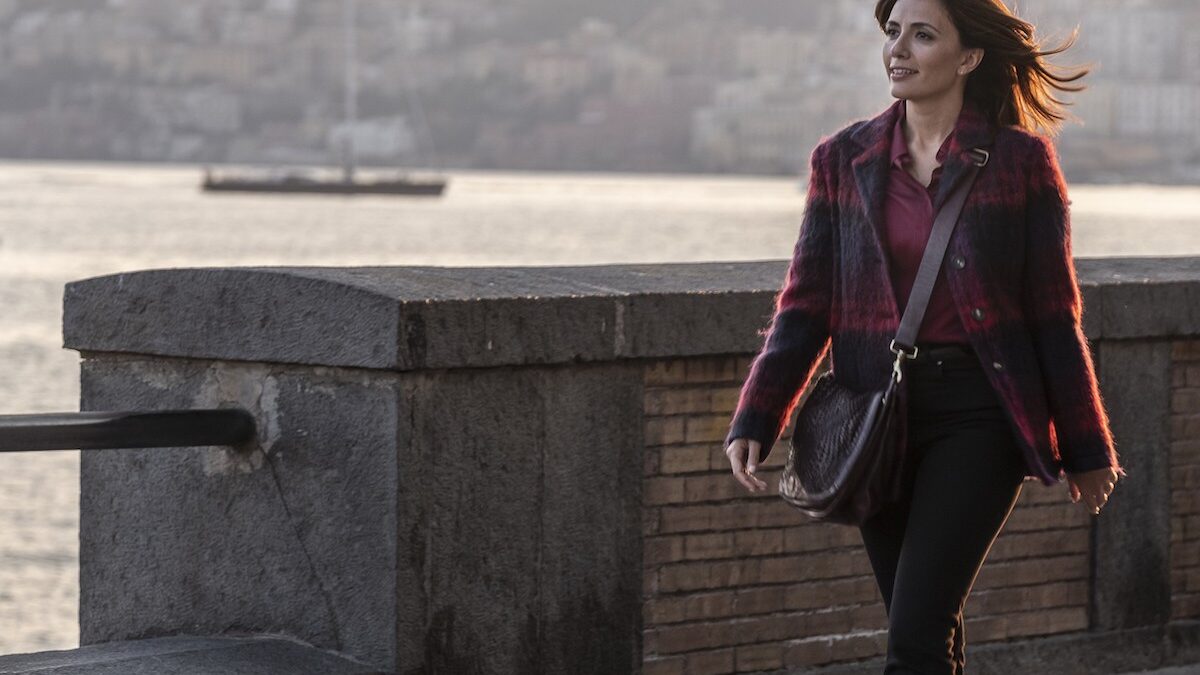 Un social drama mancato che preferisce essere dramedy sentimentale: ecco perché Mina Settembre spiazza e rassicura