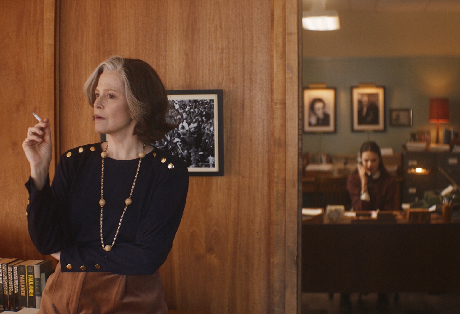 My Salinger Year: nuovo trailer del film con Margaret Qualley e Sigourney Weaver