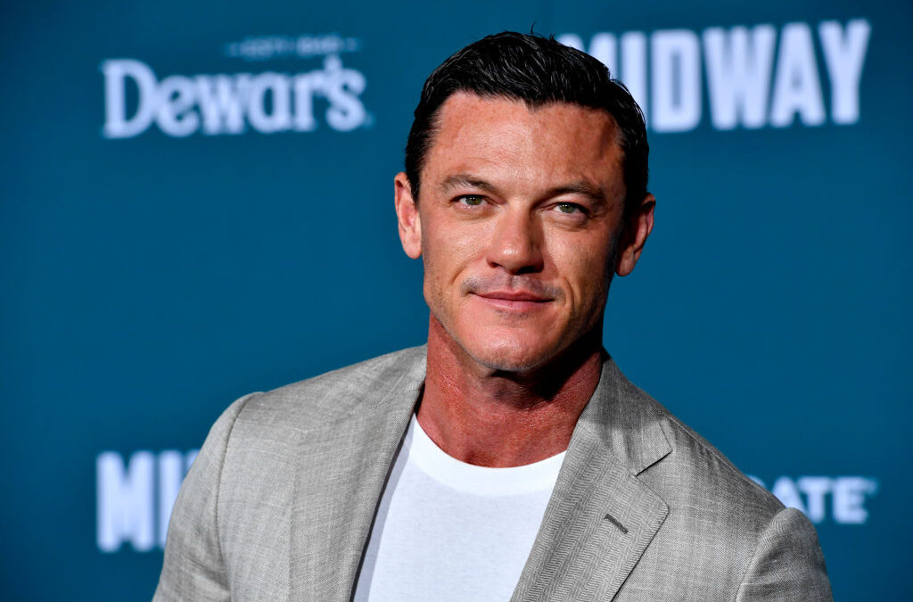 Pinocchio: Luke Evans sarà il Cocchiere nel remake live-action di Robert Zemeckis