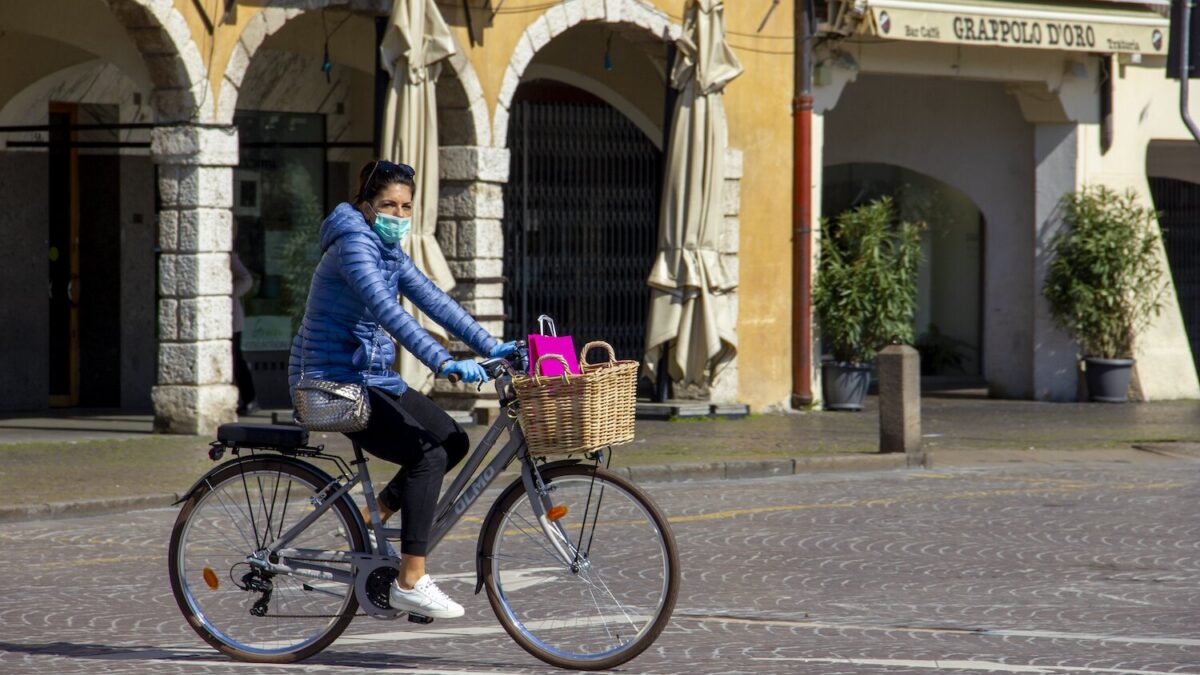 Positivi in fuga dalla quarantena a Treviso tra falsi contatti e pochi controlli