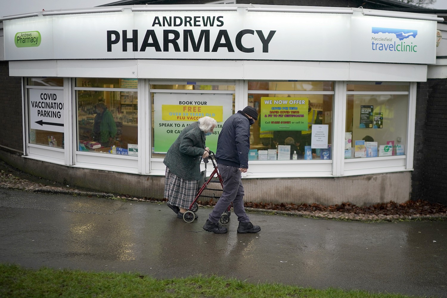 Nel Regno Unito i vaccini anti-COVID si fanno anche in farmacia