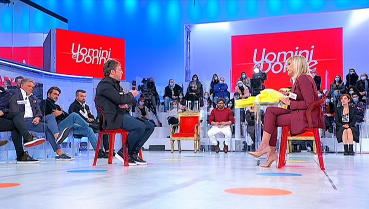 Uomini e donne censura “Barbara d’Urso”? Ecco il video