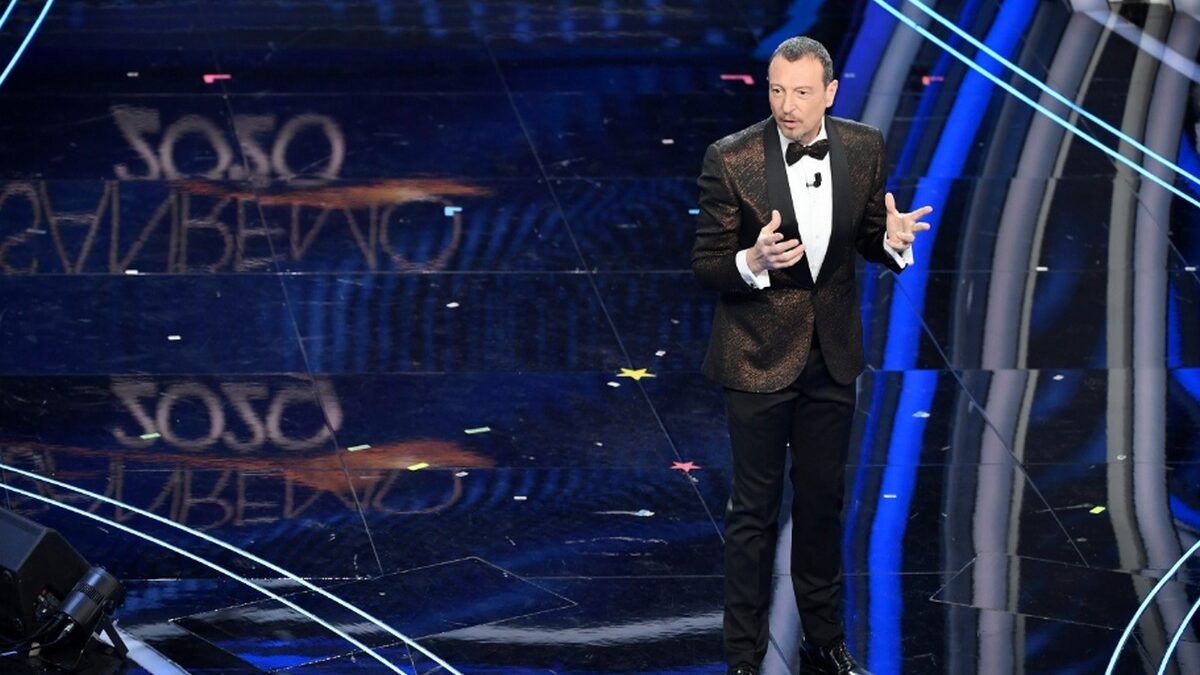 Sanremo 2021, Amadeus prepara con la Rai un evento risarcitorio per la città