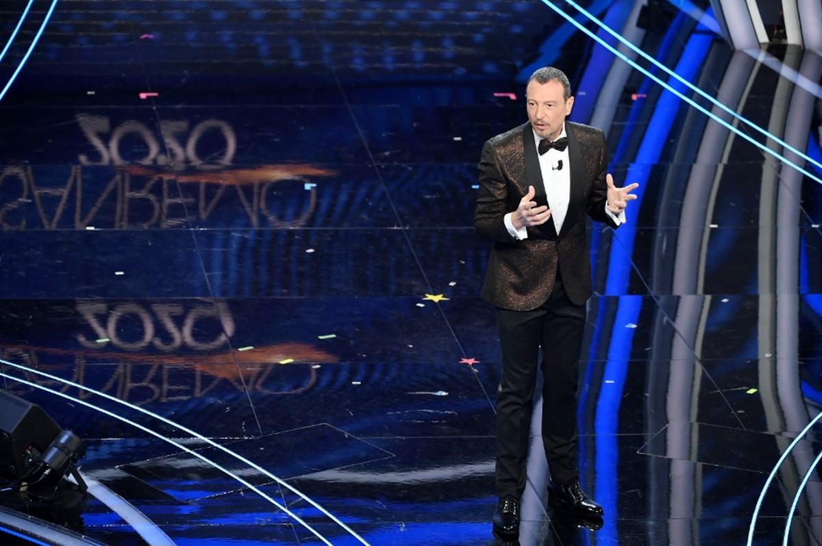 Sanremo 2021, Amadeus prepara con la Rai un evento risarcitorio per la città